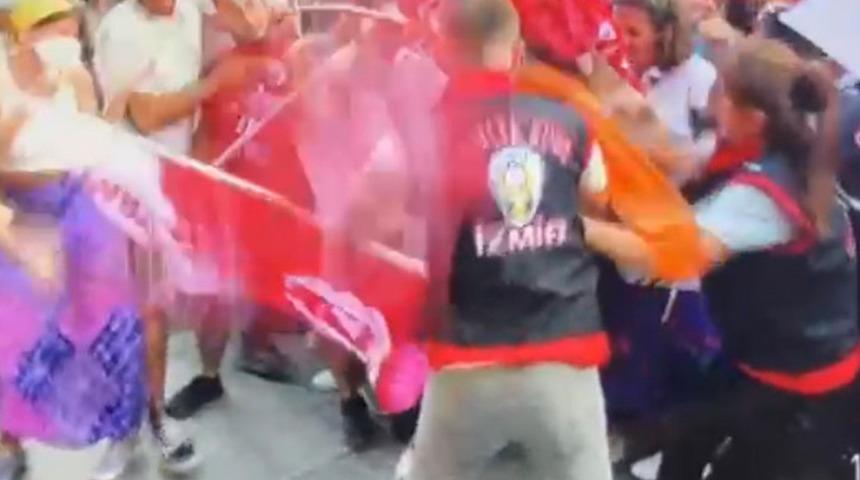 İzinsiz yürüyüş yapmak isteyen grup ile polis arasında arbede çıktı! 4 polis yaralandı, 29 kişi gözaltına alındı