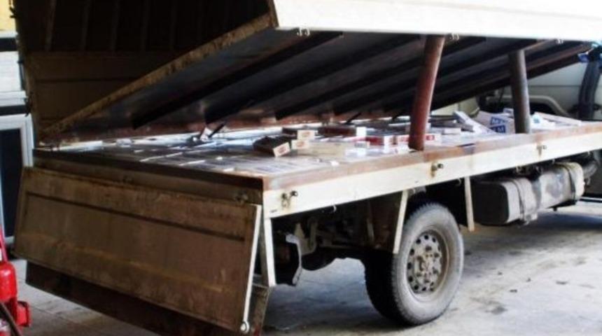 Kamyonetin gizli b&ouml;lmesinde ka&ccedil;ak sigara