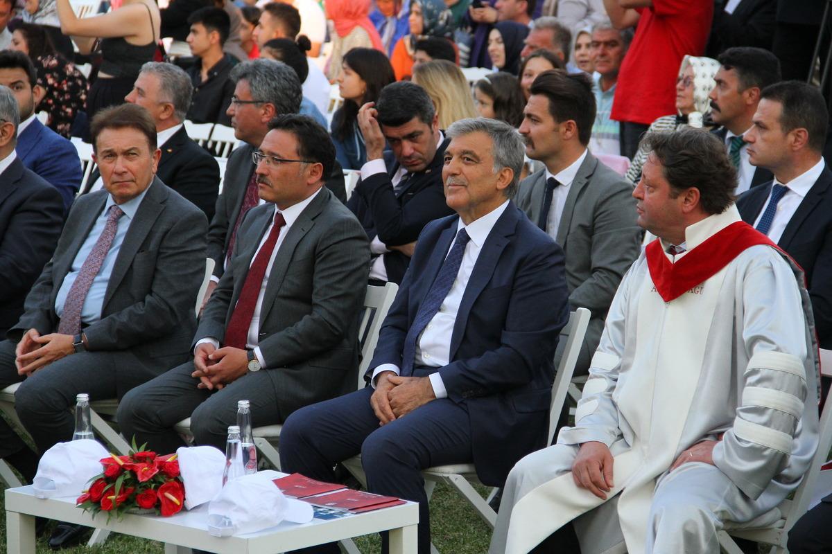 11. Cumhurbaşkanı Abdullah G&uuml;l, Kayseri'de mezuniyet t&ouml;reninde konuştu: