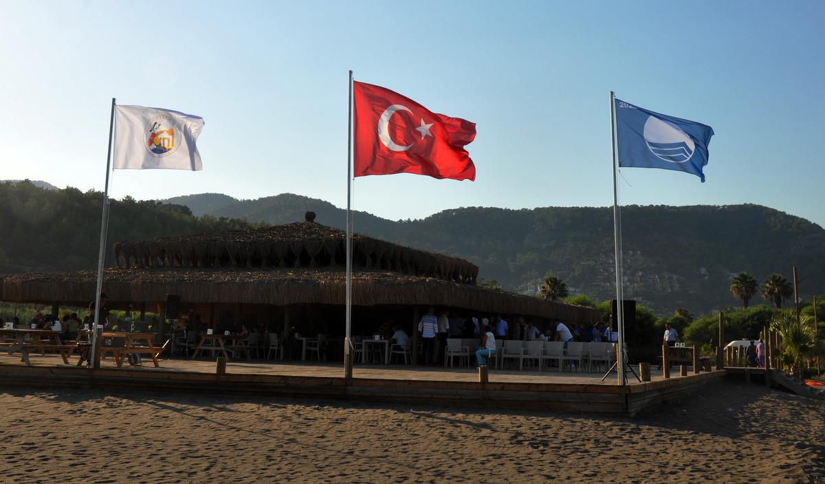Muğla'da belediyeye ait halk plajına mavi bayrak verildi