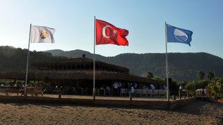 Muğla'da belediyeye ait halk plajına mavi bayrak verildi