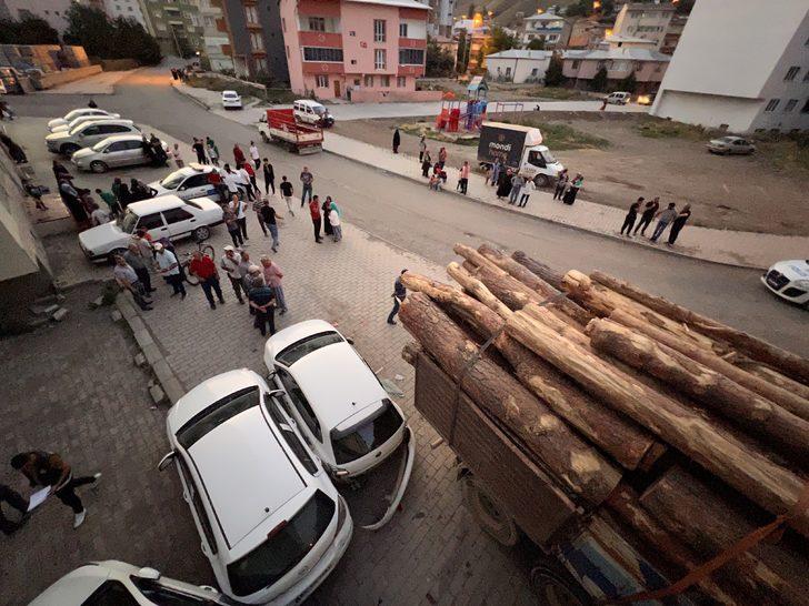 Erzurum'da freni boşalan kamyon 6 araca çarptı G2