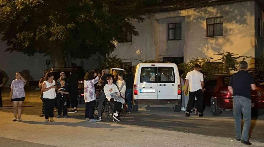 Son dakika: Düzce'de korkutan deprem! Bolu, Sakarya, Zonguldak da sallandı 