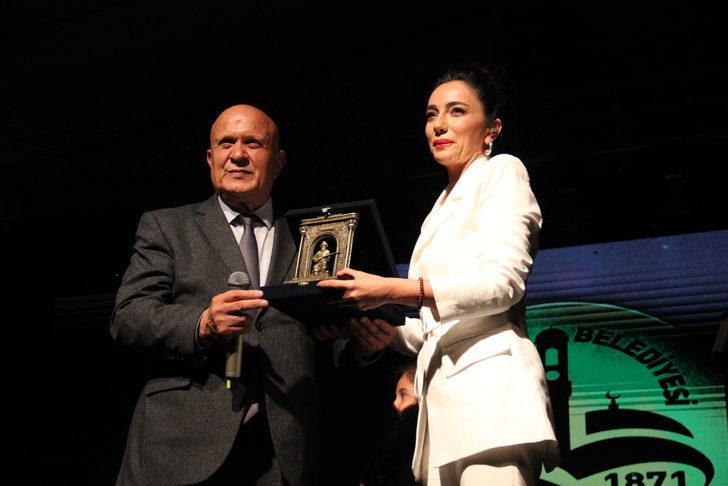 Dede Korkut Uluslararası Kültür ve Sanat Şöleni'nde Öykü Gürman konser verdi G1