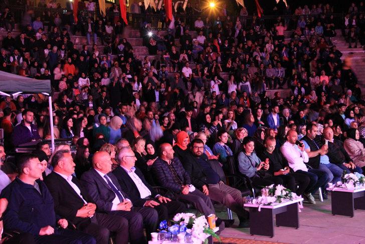 Dede Korkut Uluslararası Kültür ve Sanat Şöleni'nde Öykü Gürman konser verdi G4