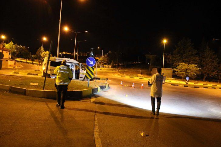 GÜNCELLEME - Uşak'ta denetimden kaçarken kamyonetiyle polise çarpan sürücü tutuklandı G1