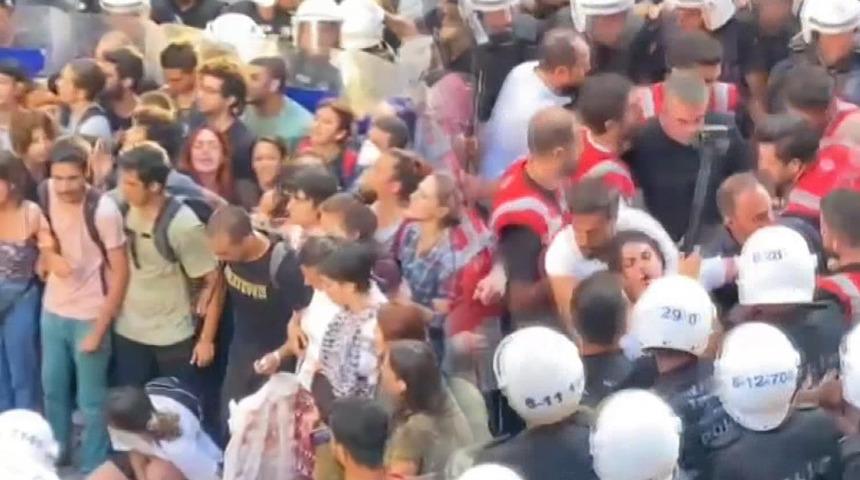 Kadıköy'de izinsiz yürüyüş yapmak istediler! İstanbul Valiliği: 106 kişi gözaltında