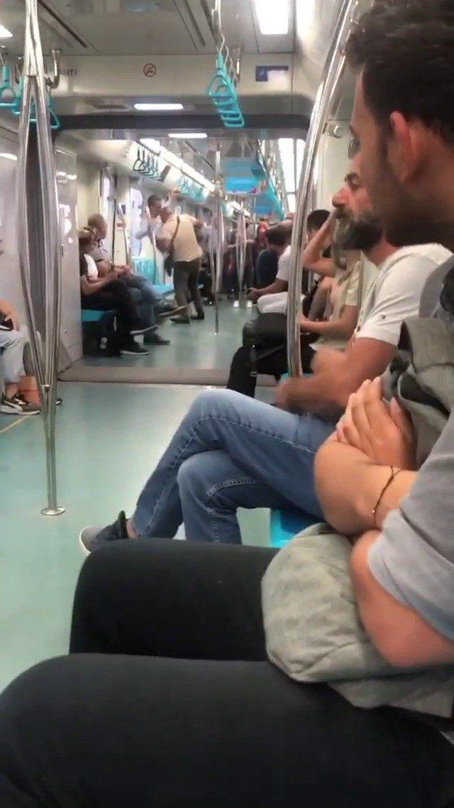 Marmaray da panik anları!  Bak seni var ya bıçaklarım  2