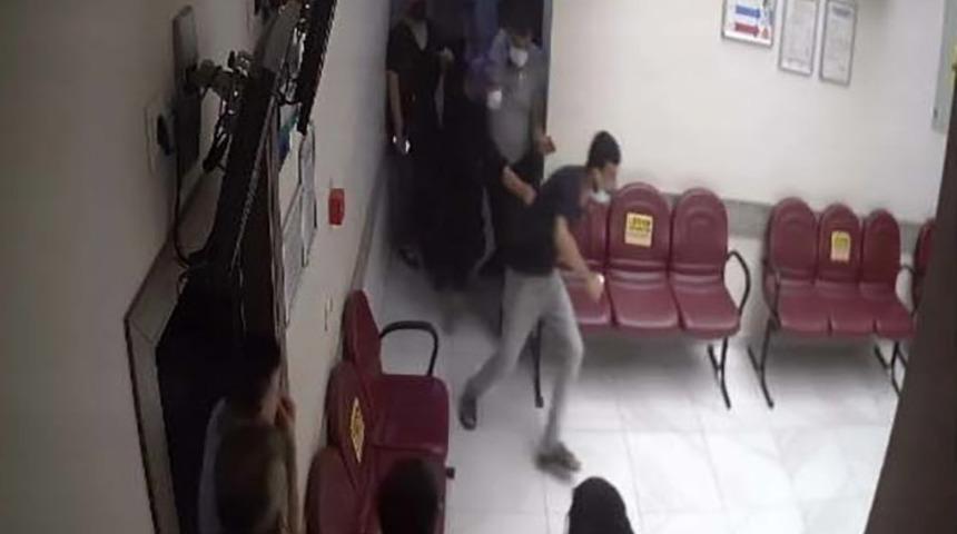 Tedaviyi beğenmedi, diş hekimine dehşeti yaşattı! Korku dolu anlar kamerada