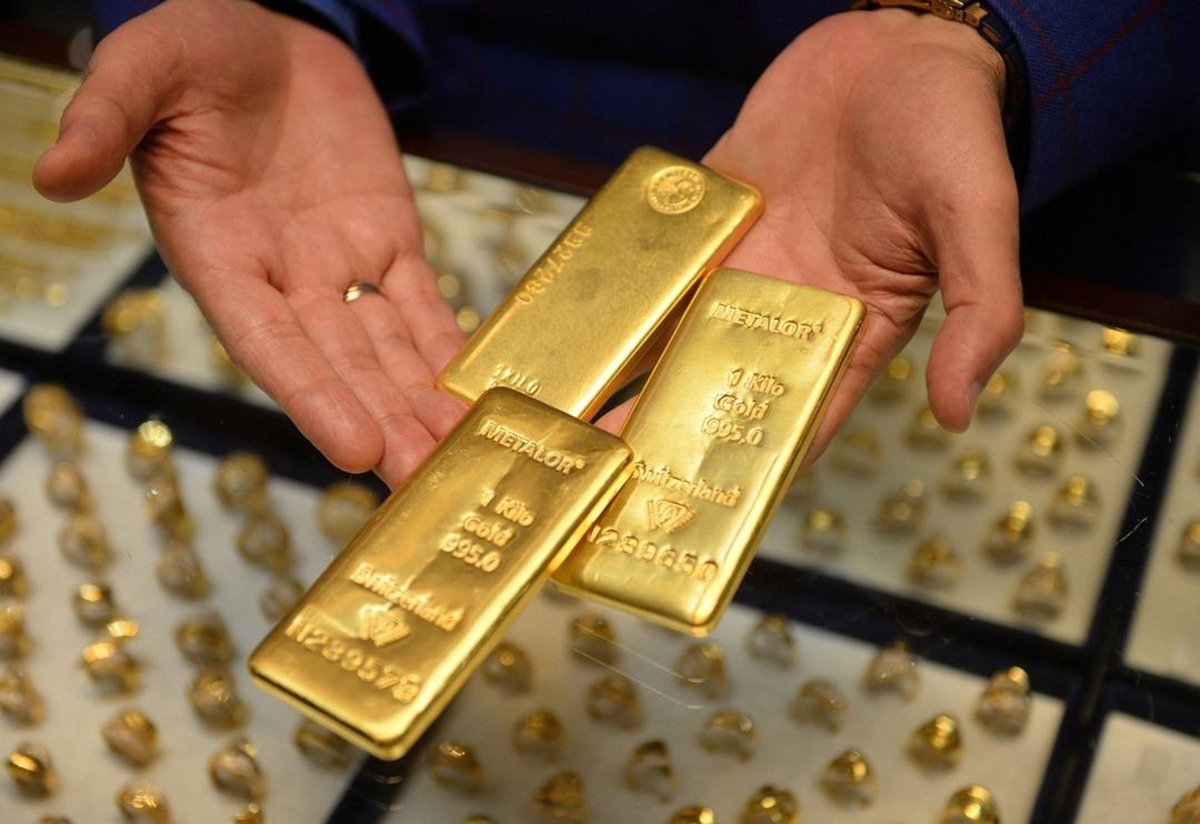 Altın fiyatları 1 yılın en d&uuml;ş&uuml;ğ&uuml;nde! Yatırımcı şaşkın: 4,5 ayda 300 dolardan fazla kayıp&hellip;