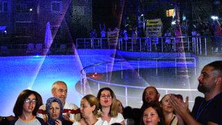 Kocaeli'de site sakinleri sokağa döküldü! Yönetime sloganlı protesto: Hesap verin! 