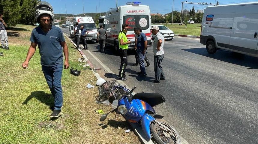 Antalya'da motosiklet ile kamyonun çarpışması sonucu 1 kişi ağır yaralandı