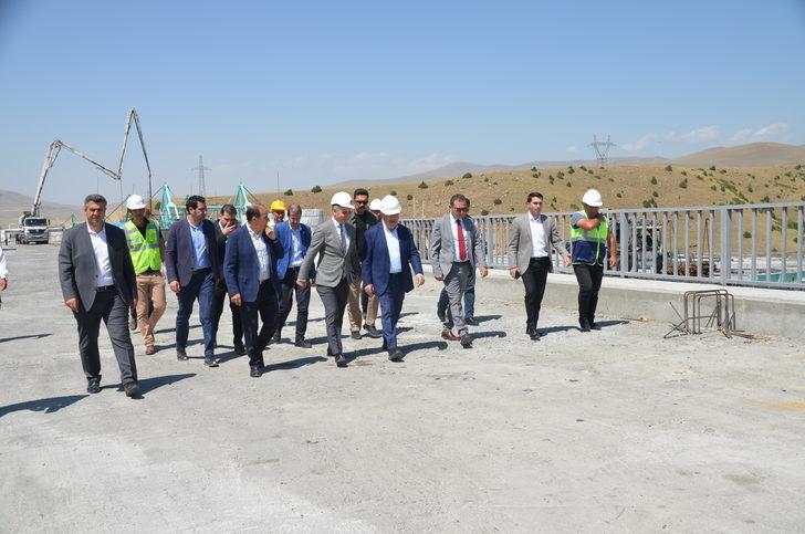 Kars'ta yapımı süren 120 metre yüksekliğindeki viyadükte sona doğru G2