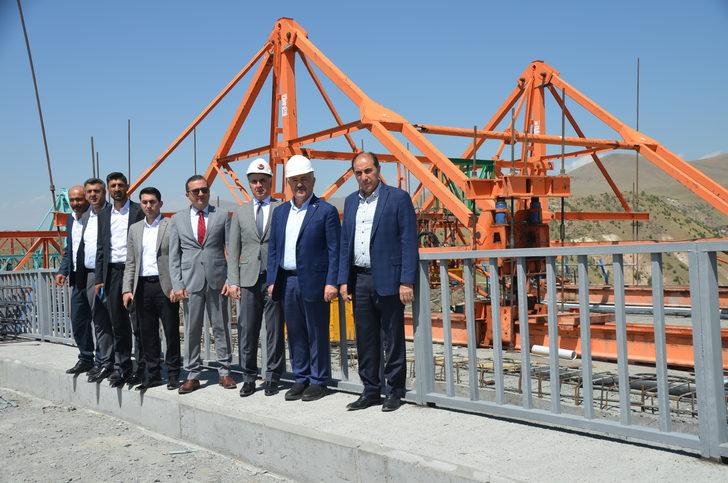 Kars'ta yapımı süren 120 metre yüksekliğindeki viyadükte sona doğru G3