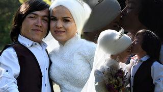 Akondroplazili çift, dünyaevine girdi! 'Ailem ilk başta karşı çıkmıştı'