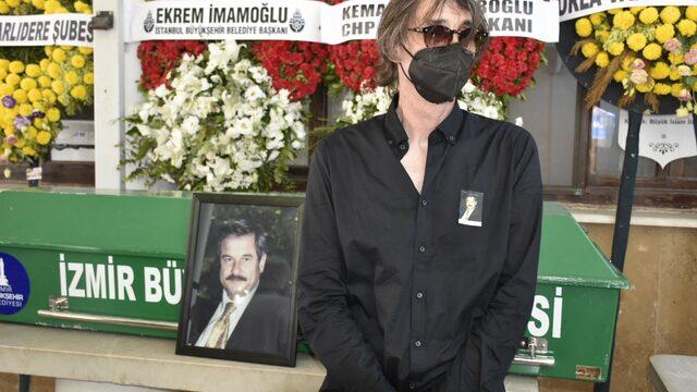 Erdal Beşikçioğlu'nun acı günü! Babasını son yolculuğuna uğurladı