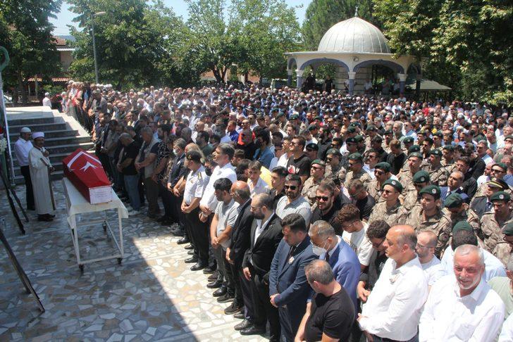 Trafik kazasında hayatını kaybeden özel harekat polisi son yolculuğuna uğurlandı G2