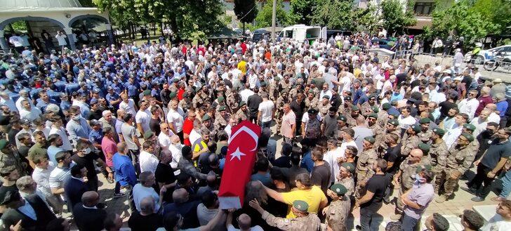 Trafik kazasında hayatını kaybeden özel harekat polisi son yolculuğuna uğurlandı G3