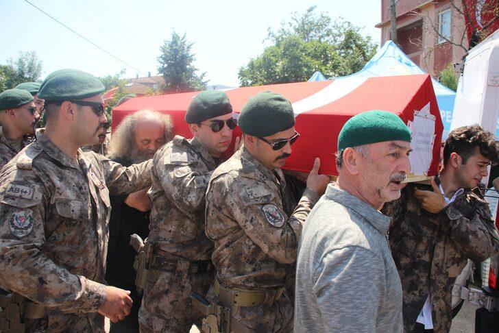 Trafik kazasında hayatını kaybeden özel harekat polisi son yolculuğuna uğurlandı G4