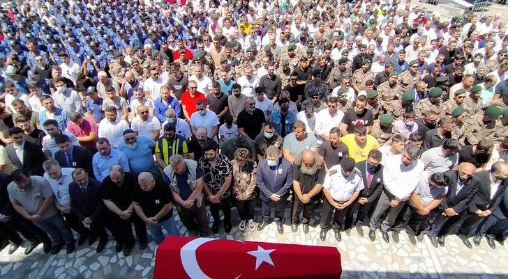 Trafik kazasında hayatını kaybeden özel harekat polisi son yolculuğuna uğurlandı G5