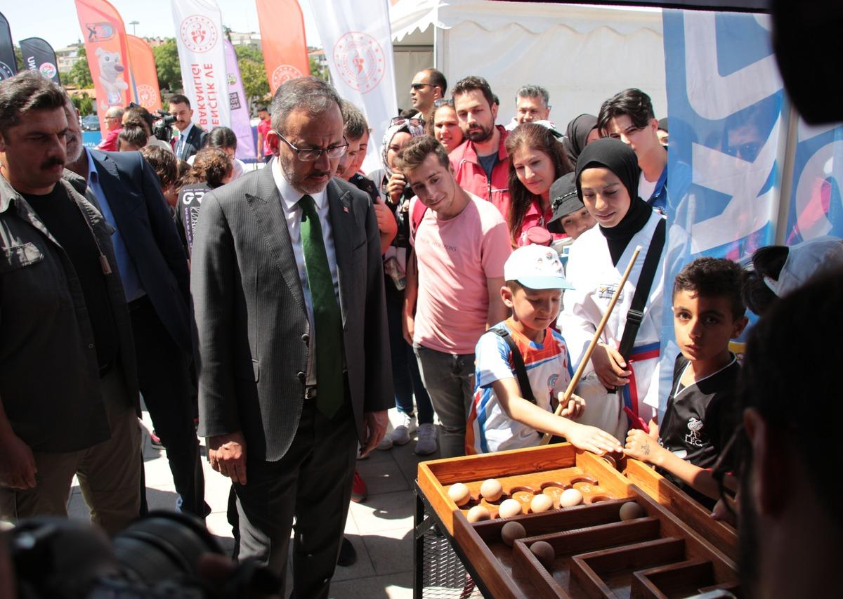 Bakan Kasapoğlu, Konya'da 5. İslami Dayanışma Oyunları etkinlik alanını gezdi