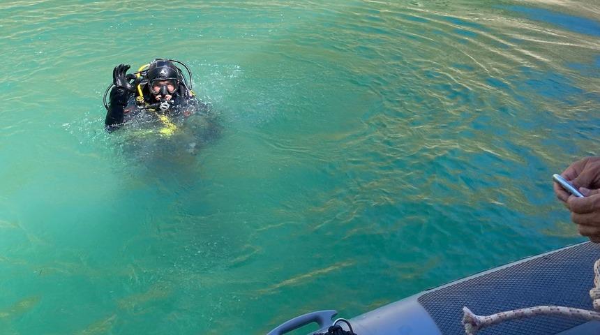 Müküs Çayı'na düşen hemşireyi arama çalışması sürüyor