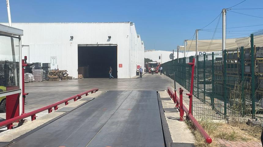 Antalya'da plastik inşaat malzemeleri üretilen fabrikada yangın çıktı