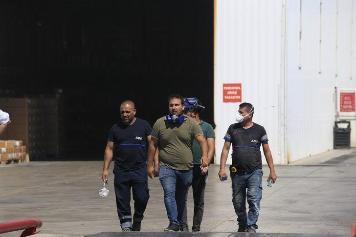 GÜNCELLEME - Antalya'da plastik inşaat malzemeleri üretilen fabrikada çıkan yangın söndürüldü G2