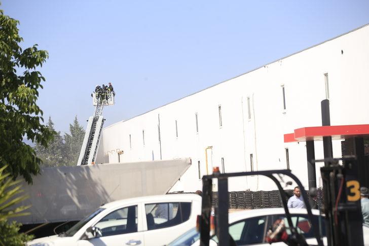 GÜNCELLEME - Antalya'da plastik inşaat malzemeleri üretilen fabrikada çıkan yangın söndürüldü G4