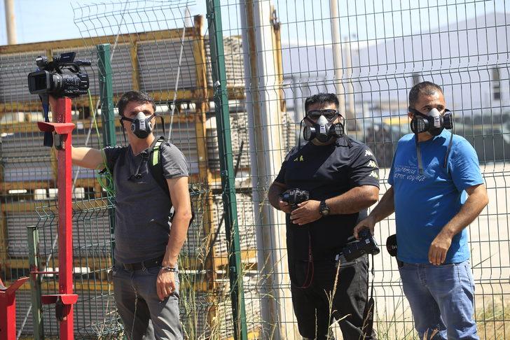 GÜNCELLEME - Antalya'da plastik inşaat malzemeleri üretilen fabrikada çıkan yangın söndürüldü G5