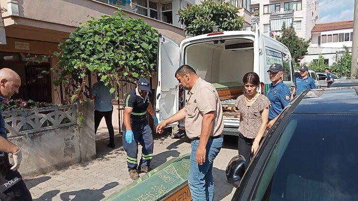 Kocaeli'de eşi tarafından bıçaklanarak öldürüldüğü öne sürülen kadının cenazesi defnedildi G3