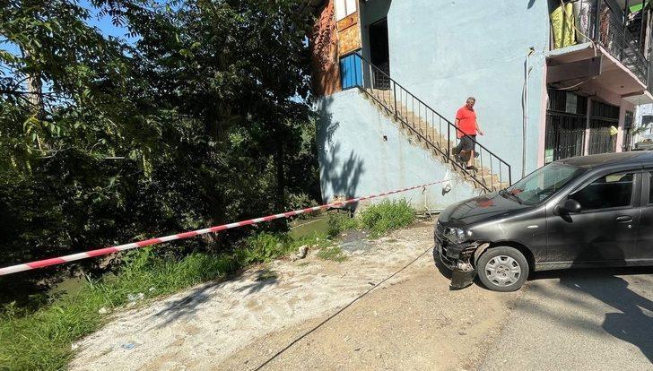 GÜNCELLEME - Sakarya'da Melen Çayı'na devrilen otomobilin sürücüsü öldü G2