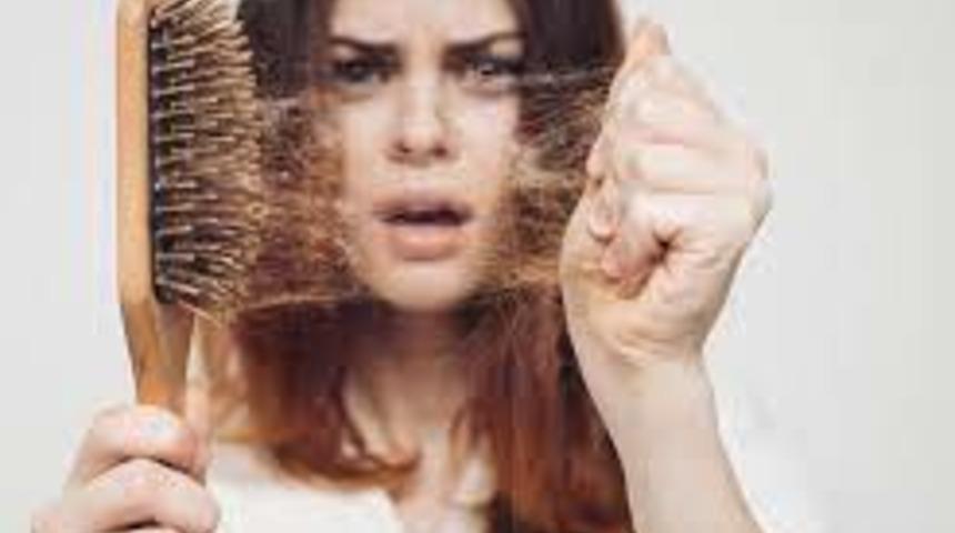 Saç dökülmesini azaltan 5 mükemmel yöntem! Çabuk kırılan ve dökülen saçlara mutlaka uygulayın