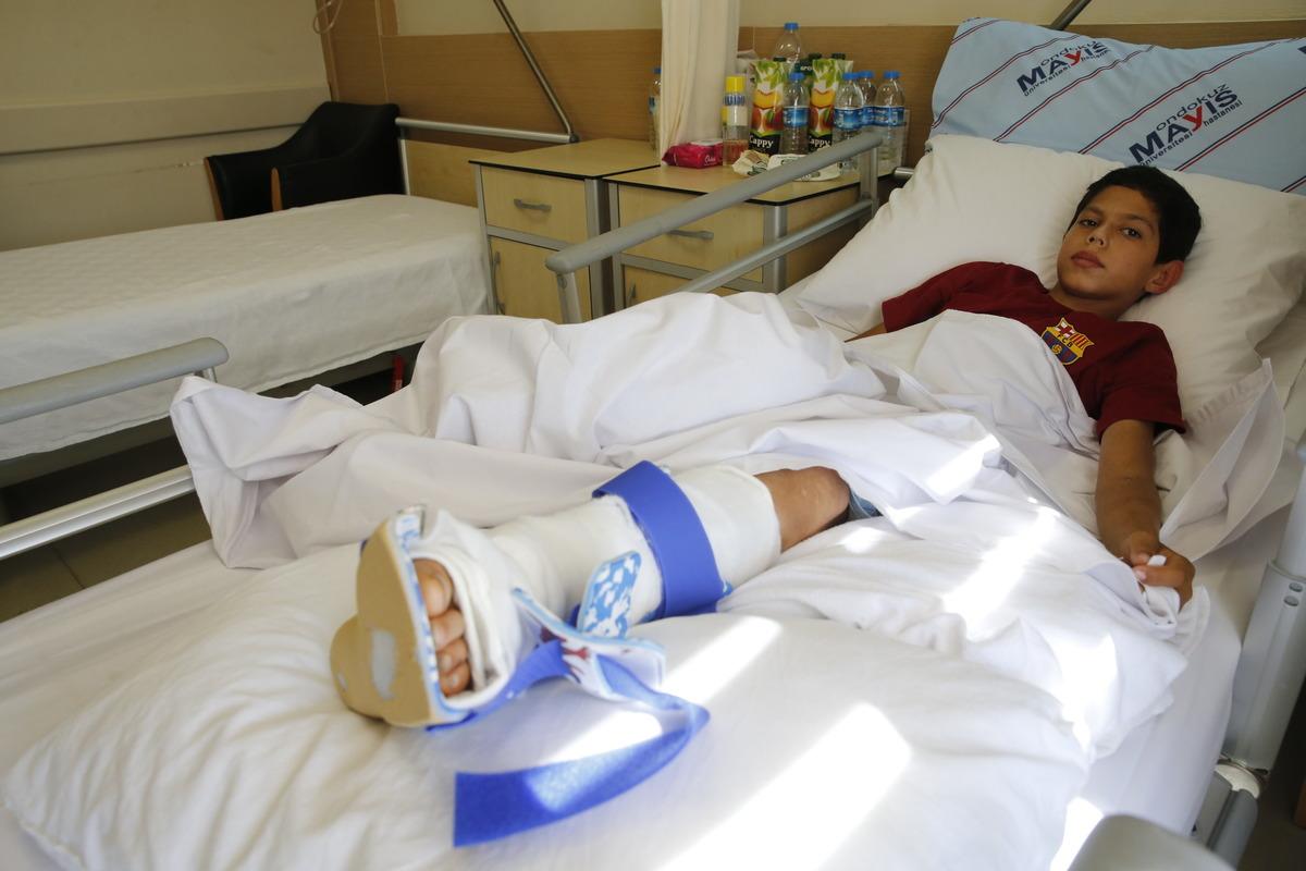 Samsun'da 10 yaşındaki &ccedil;ocuğun kopan ayağı yerine dikildi
