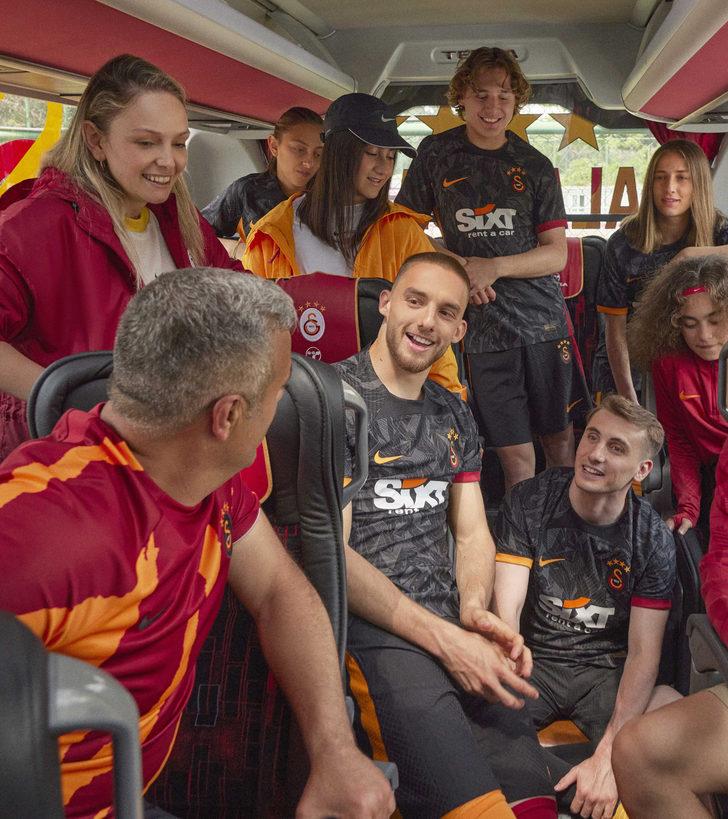 Galatasaray'da yeni sezon forma tanıtımı yapıldı G2