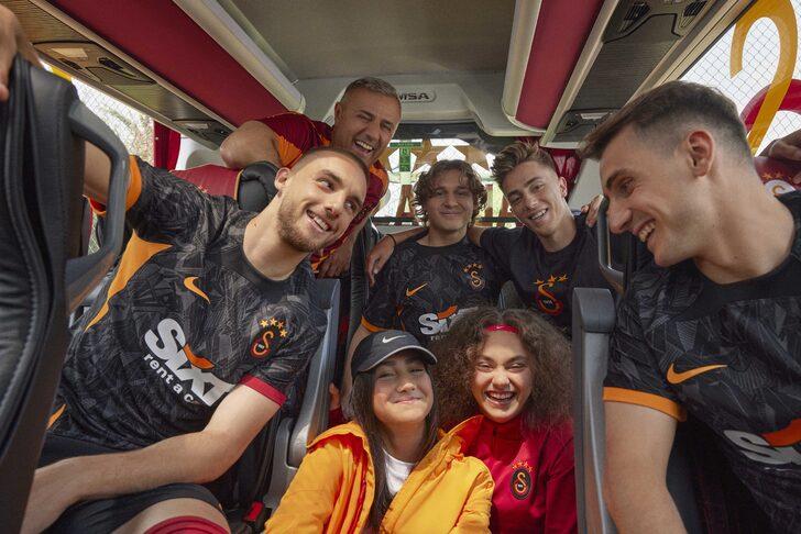 Galatasaray'da yeni sezon forma tanıtımı yapıldı G3