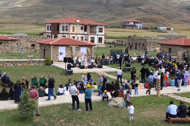 Kenan Yavuz Etnografya Müzesi'nde açık hava konseri gerçekleştirildi G3