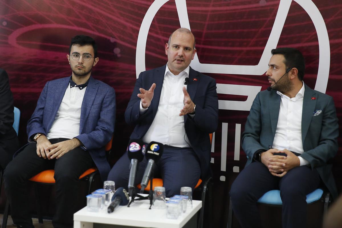 AK Parti Genel Başkan Yardımcısı &Ouml;mer İleri, Elazığ'da gen&ccedil;lerle buluştu