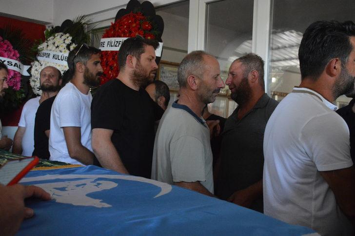 GÜNCELLEME - Sakarya'da iki otomobil ve traktörün karıştığı kazada 1 kişi öldü, 4 kişi yaralandı G2