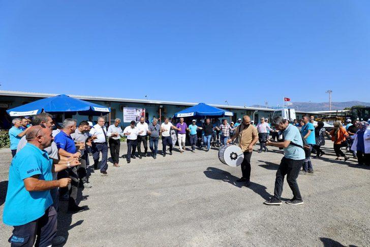 Manisa'da belediye işçileri yüzde 78'lik maaş artışını davul zurna ile kutladı G2