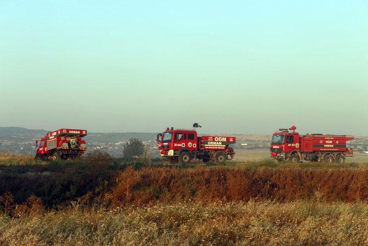 Uşak Havalimanı'nda otluk alanda çıkan yangın söndürüldü G5