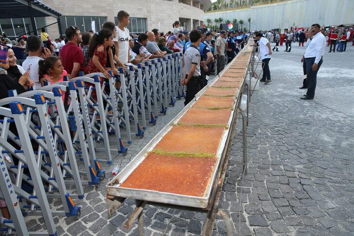 Hatay'ın ana vatana katılmasının yıl dönümünde 83 metrelik künefe yapıldı G1