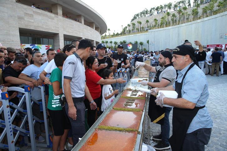 Hatay'ın ana vatana katılmasının yıl dönümünde 83 metrelik künefe yapıldı G2
