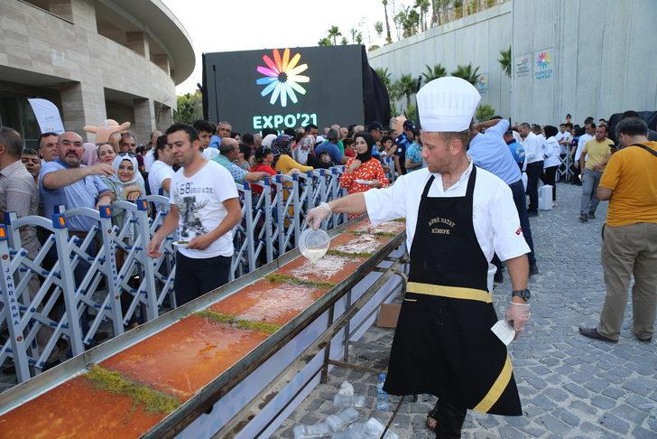 Hatay'ın ana vatana katılmasının yıl dönümünde 83 metrelik künefe yapıldı G4