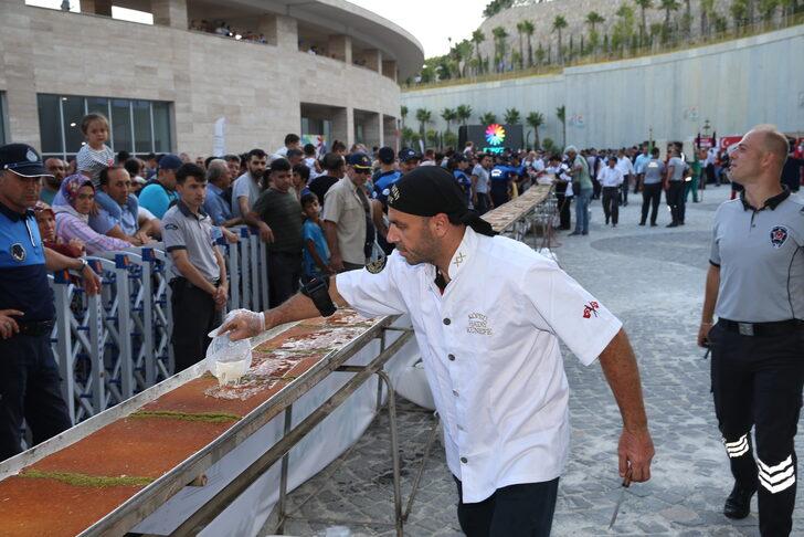 Hatay'ın ana vatana katılmasının yıl dönümünde 83 metrelik künefe yapıldı G5