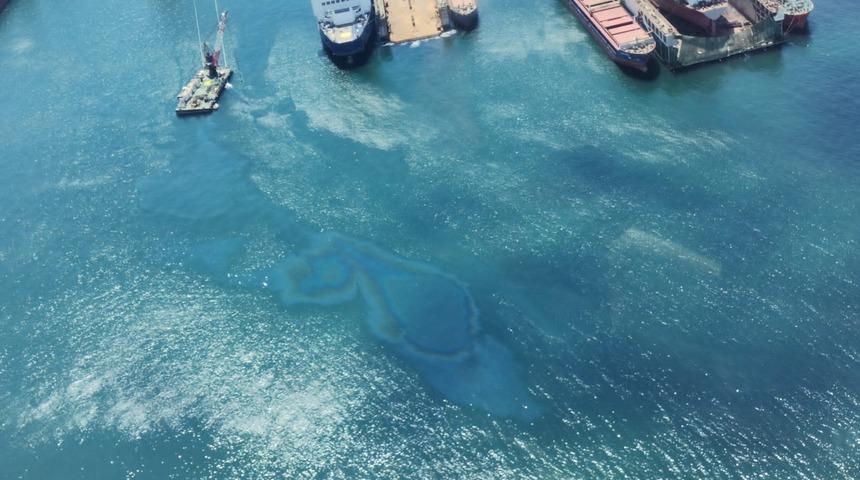 Yalova'da denizi kirlettiği belirlenen yüzer kreyne 1 milyon 333 bin lira ceza