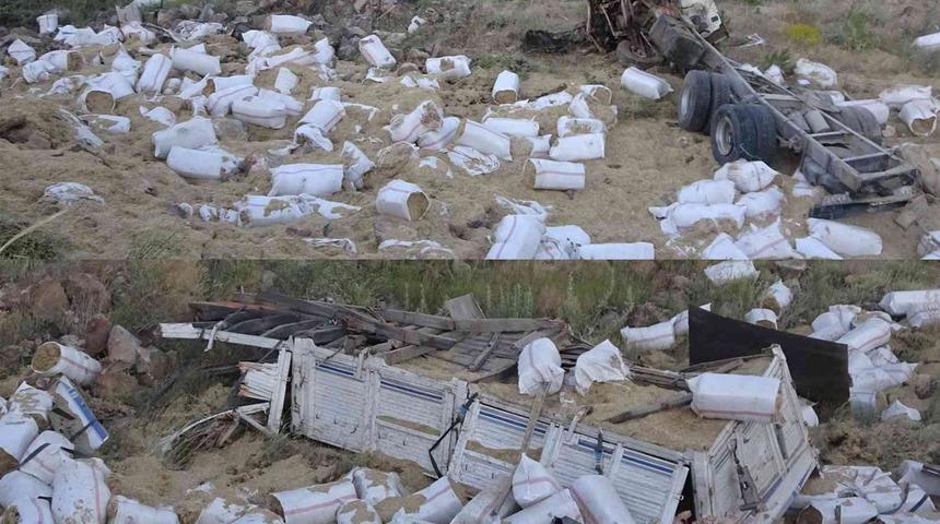 Korkunç kaza! Kamyon kağıt gibi ezildi: 3 kişi hayatını kaybetti