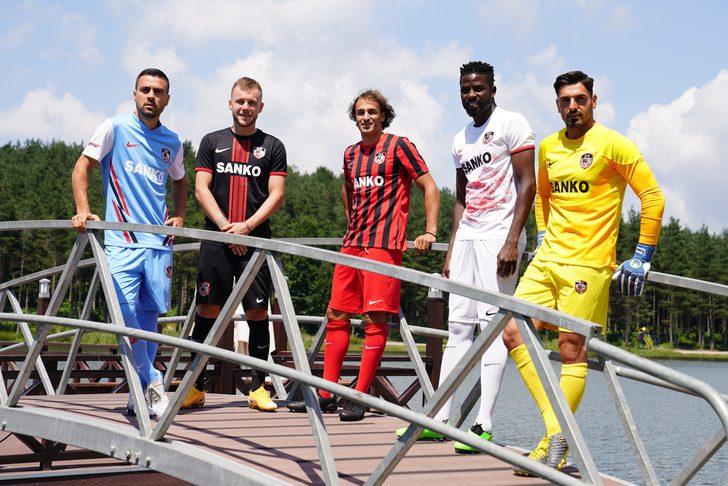 Gaziantep FK'nin yeni sezon formaları tanıtıldı G1