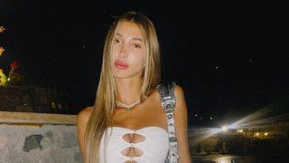 Miss Turkey güzeli Şevval Şahin yarım üstüyle poz verdi! Zayıf fiziğiyle dikkat çekti