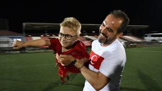 Kahramanmaraş'ta protokol üyeleri, şehit ve gazi çocuklarıyla futbol oynadı